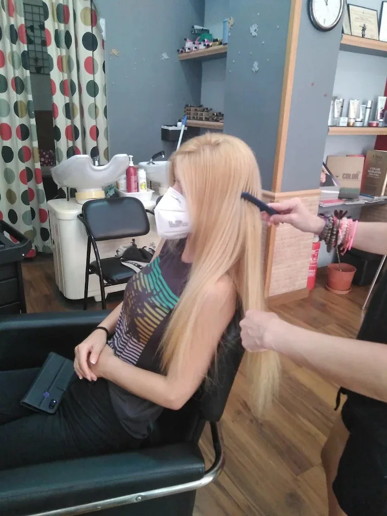 Trabajo de peluquería: melena rubia