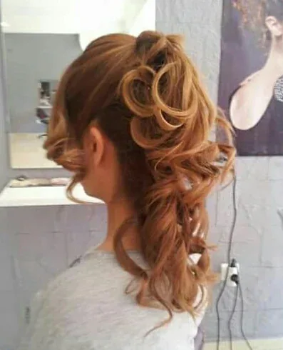 Trabajo de peluquería: recogido de fiesta