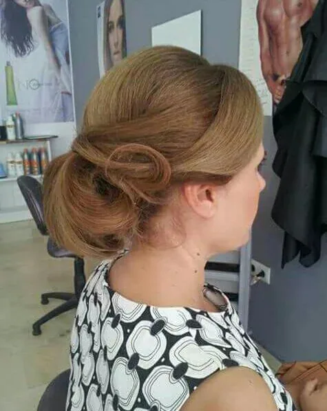 Trabajo de peluquería: moño elegante
